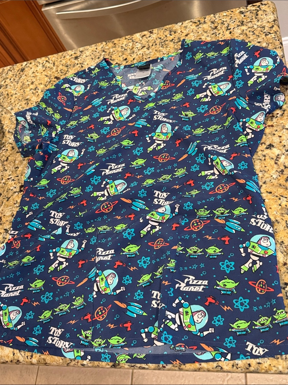 Disney Navy Buzz Lightyear Aliens nurse vet scrub top medical medium M Toystory